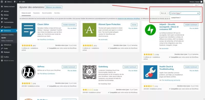 Tableau de bord WordPress montrant l’installation d’extensions pour ajouter des fonctionnalités